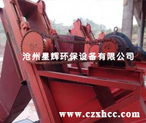  脫水斗式提升機作為選煤廠常用的機械設備,T/L脫水斗式提升機其設計的自動化先進程度,結構布置方式,使用安全性,可靠性、連續(xù)性和高效運行將直接影響選煤廠生產成本.
